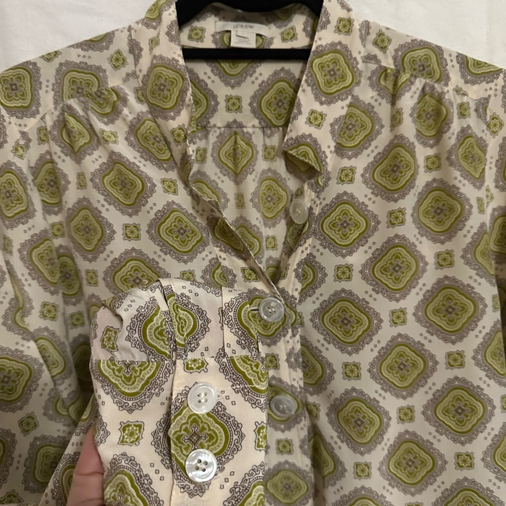Patterned Button-Up Blouse - Picture 2 of 4